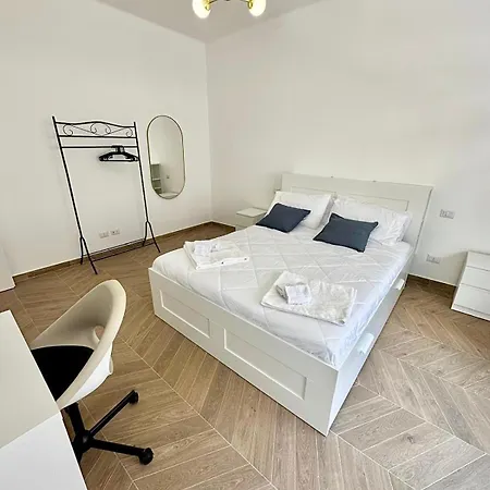 Dante 262 Apartment *